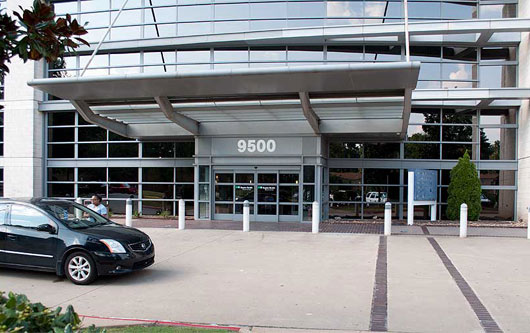 Entrance to the Hickingbotham Outpatient Center